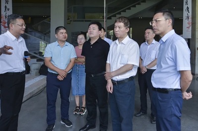 省委統(tǒng)戰(zhàn)部副部長(zhǎng)張潤(rùn)生深入甌海調(diào)研 為網(wǎng)絡(luò)人士文化藝術(shù)交流活動(dòng)把脈定向